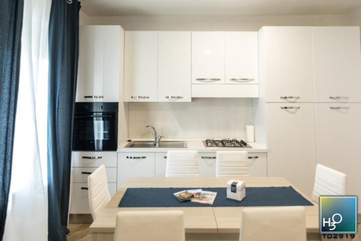 H3O Lago Di Garda Desenzano del Garda Phòng bức ảnh